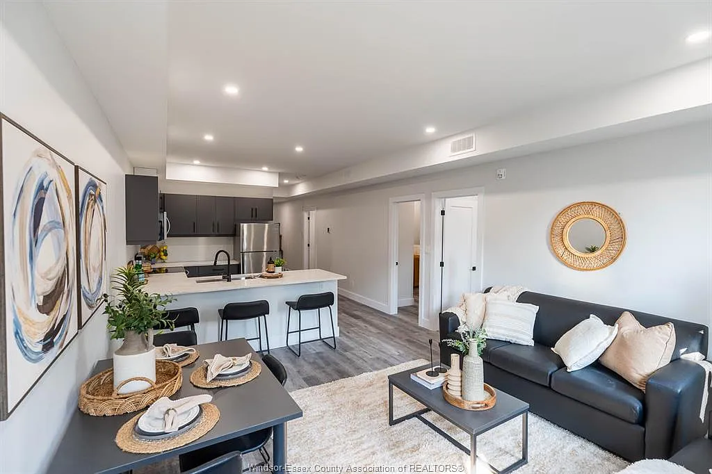 3 bed, $2,250 — Photo 2