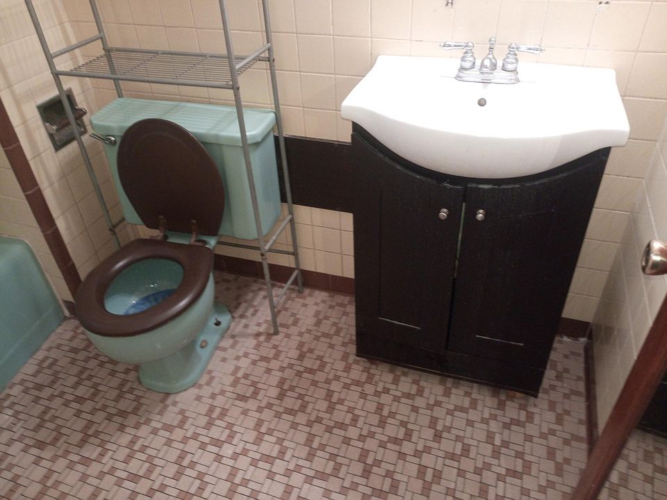 2nd image of 333 Pecan St APT 3