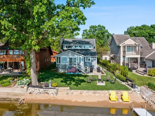 715 McDougal Ave, Waterford, MI 48327