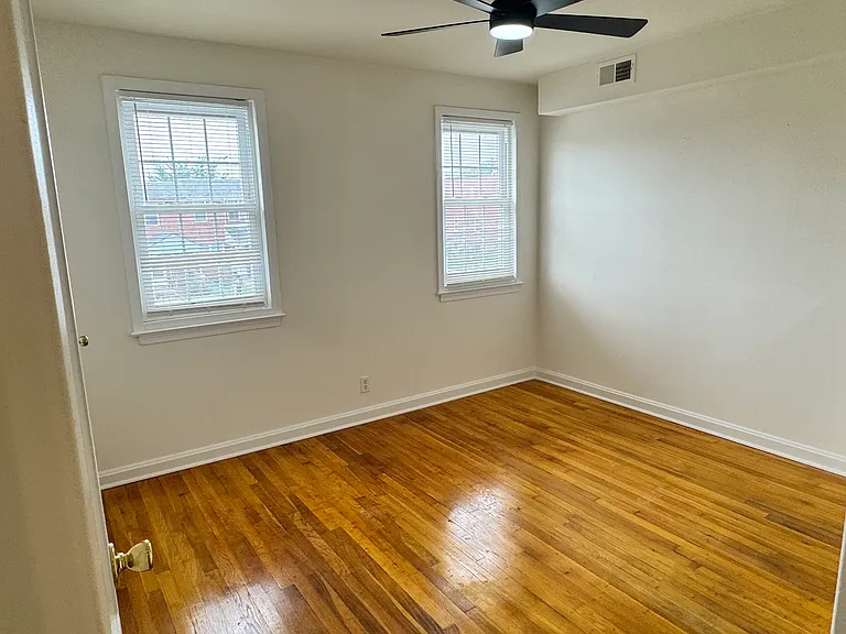 1548 Aldeney Ave — Photo 7