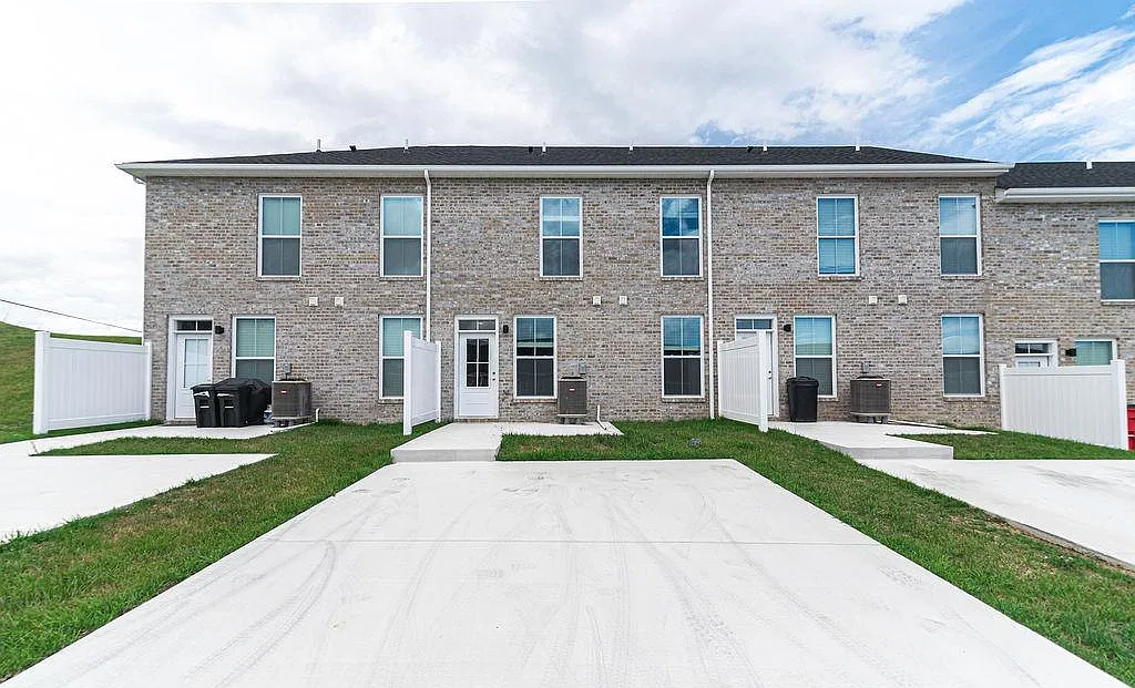 2 bed, 1472 sqft, $1,750 — Photo 2