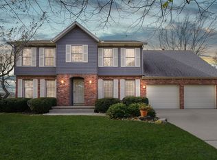 6 Ravenwood Cir, Bloomington, IL