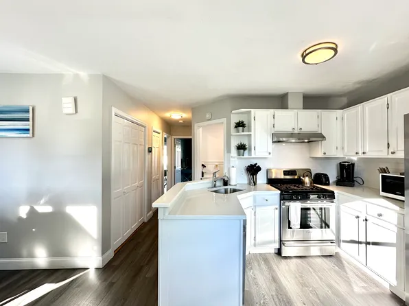 90 Wolcott Ave #1, Middletown, RI 02842