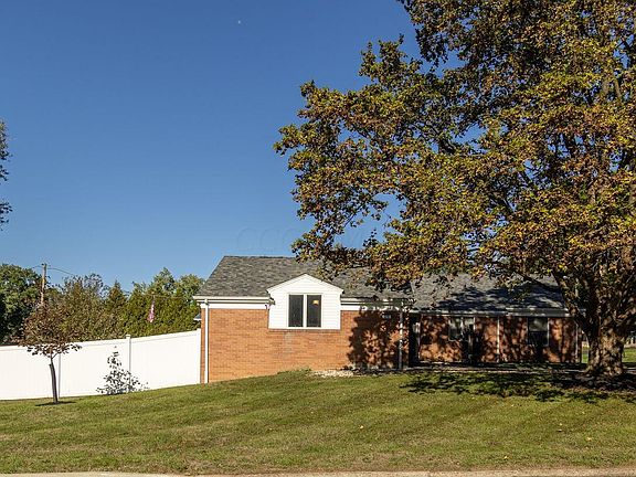 3rd image of 370 Baldwin Dr