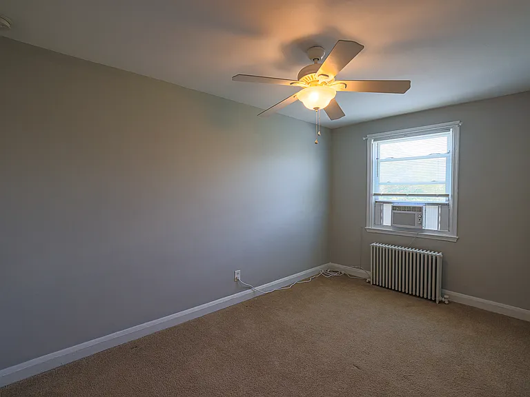 1011 W 42nd St — Photo 24