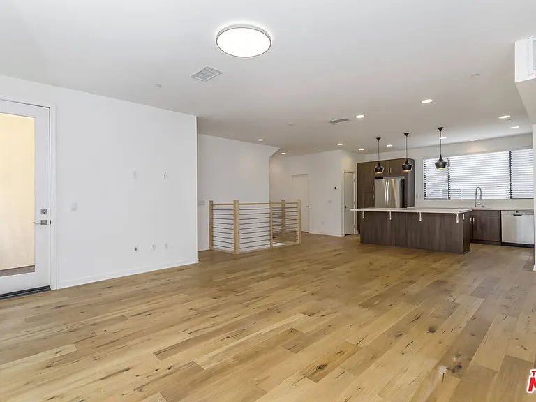 1427 Waterloo St — Photo 12