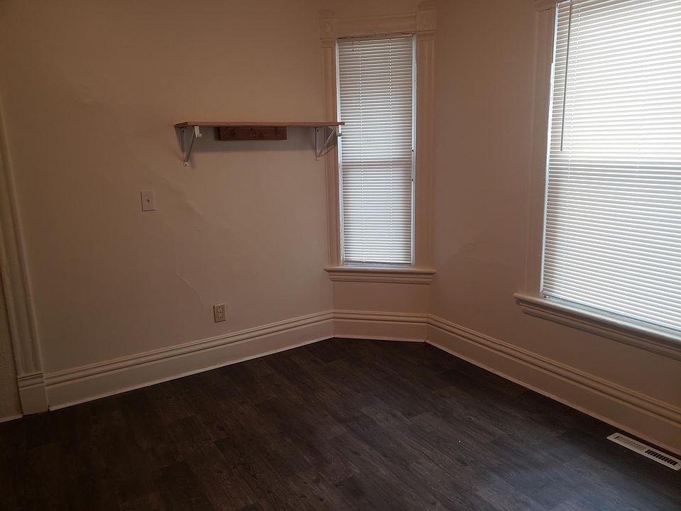 1st image of 553 Lane Ave NW #1
