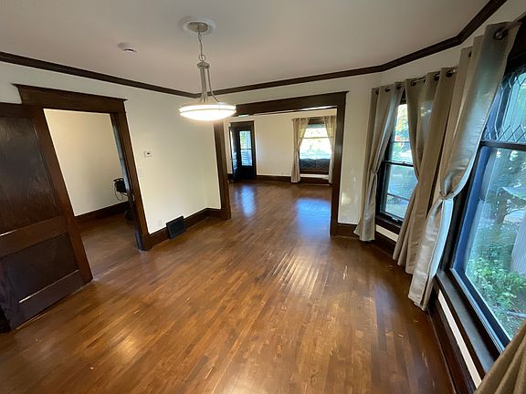 4th image of 2618 30th Ave S