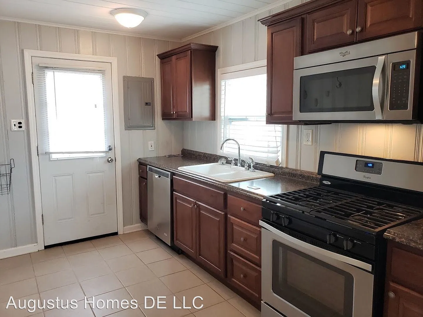 1568 Leroy St photo 1
