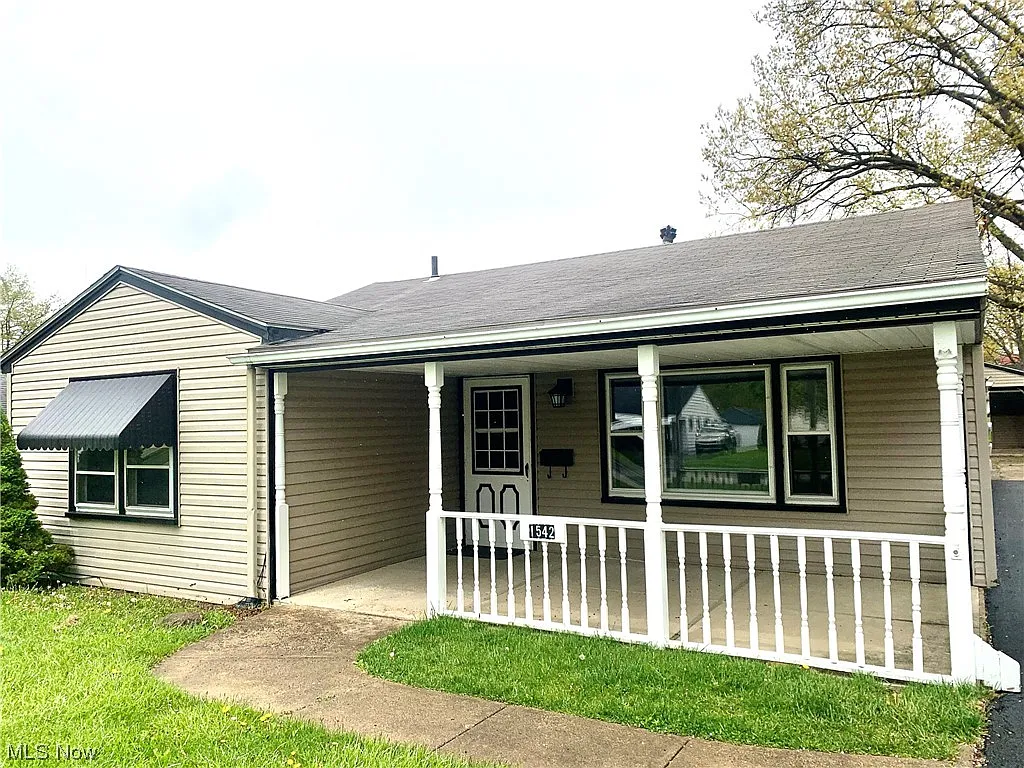 1542 Lynn Ave photo 1