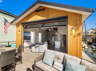 535 NE Bridgeton Rd SLIP 7, Portland, OR 97211