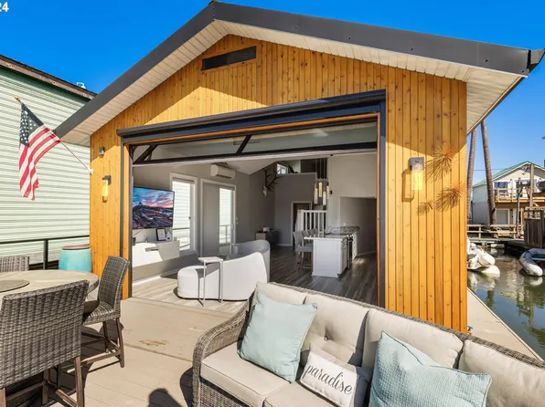 535 NE Bridgeton Rd Slip 7, Portland, OR 97211