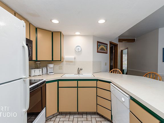 3rd image of 3815 N Wolf Creek Dr #109