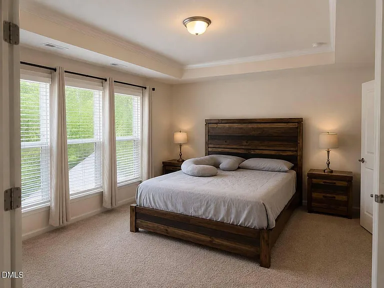 328 Villanova Dr — Photo 13