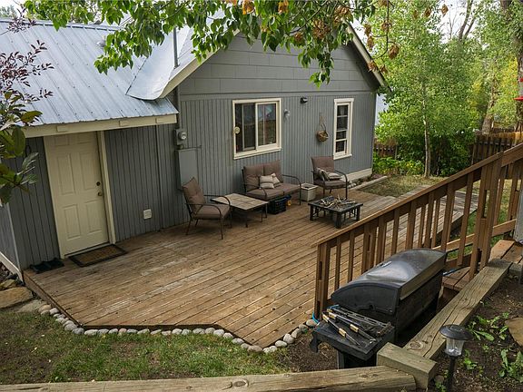 2nd image of 519 Moffat Ave