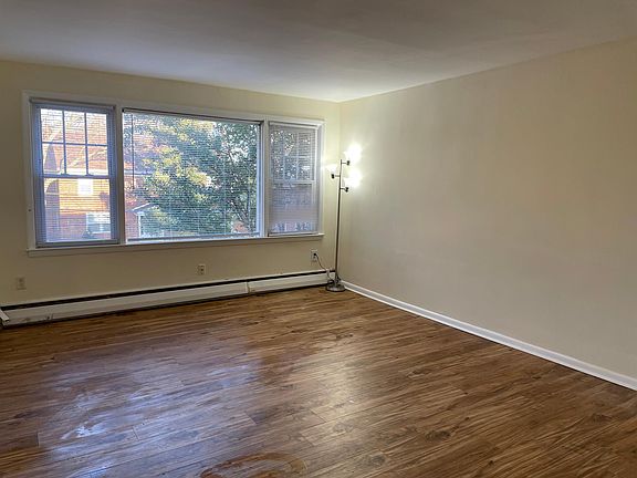 4th image of 260 Shadeland Ave Floor 1