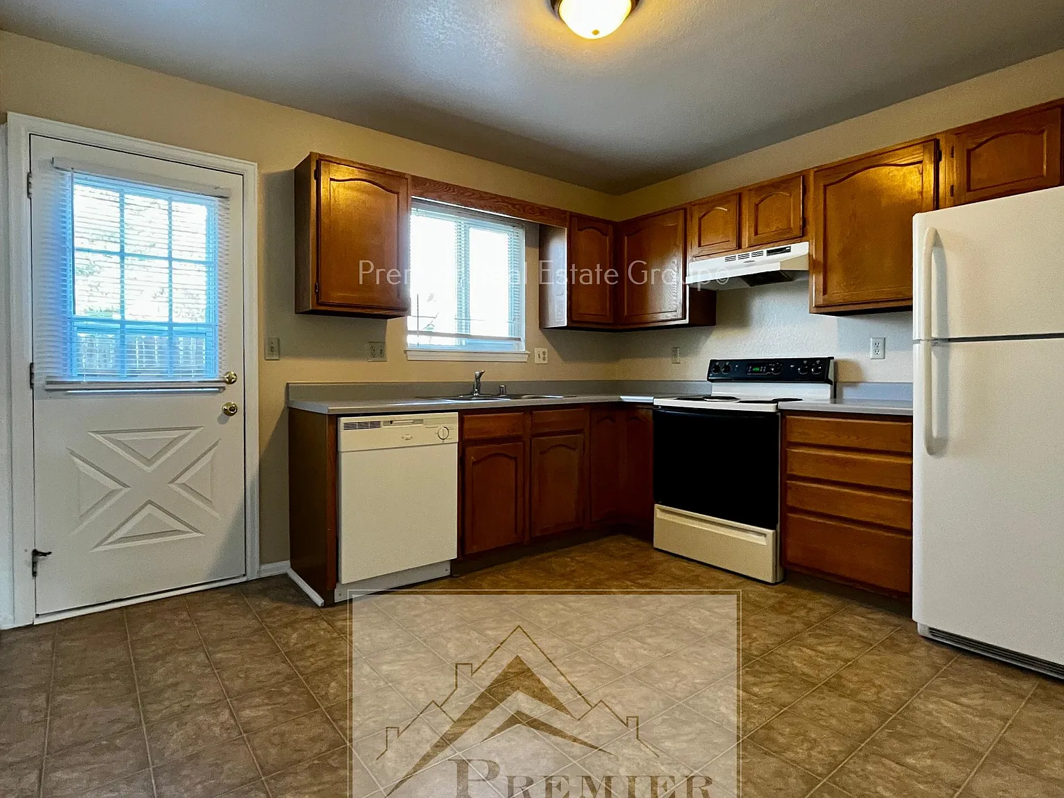 2 bed, 1.5 bath, 973 sqft, $1,300 — Photo 4