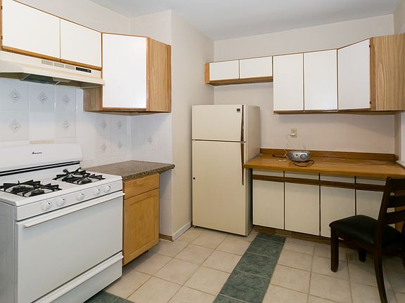 4th image of 1602 W Summerdale Ave #2