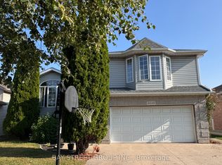 8049 Spring Blossom Dr, Niagara Falls, ON L2H 3G7