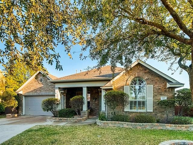 Situated in  unique Georgetown Village and built by David Weekly, this single story home awaits its new owner.  Extra special attention to custom masonry flower beds. Super great shade trees to offer coolness during the Texas summers.
