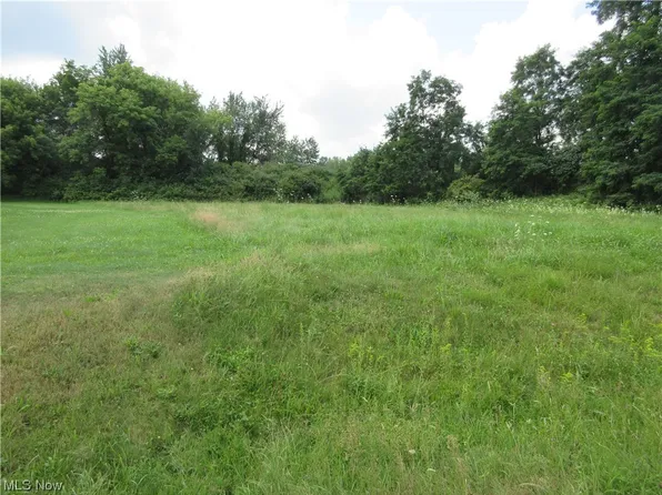 Carol Ct, Andover, OH 44003