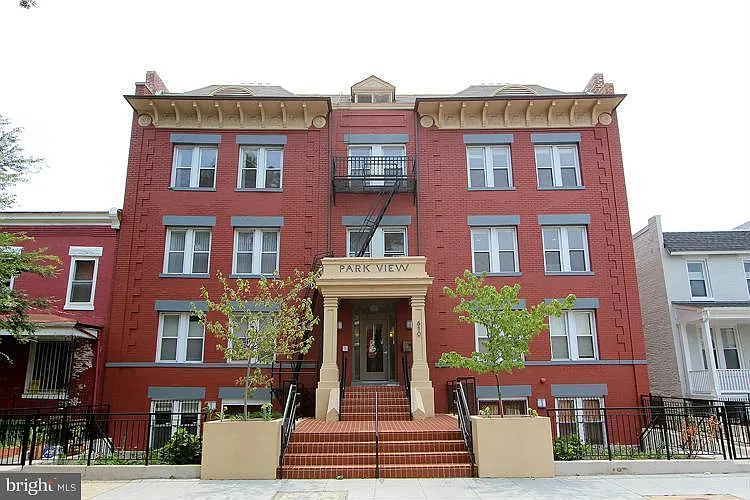 610 Irving St NW — Photo 2