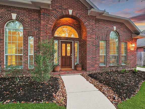 3rd image of 618 Wellington Point