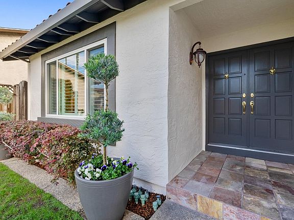 3rd image of 2048 Ensign Way