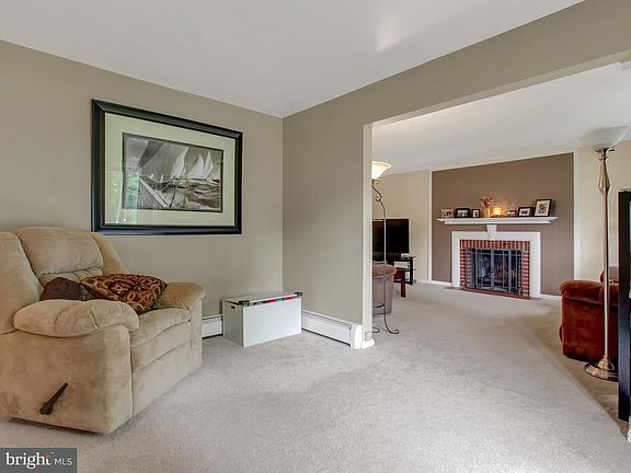 3rd image of 233 Potomac Hts