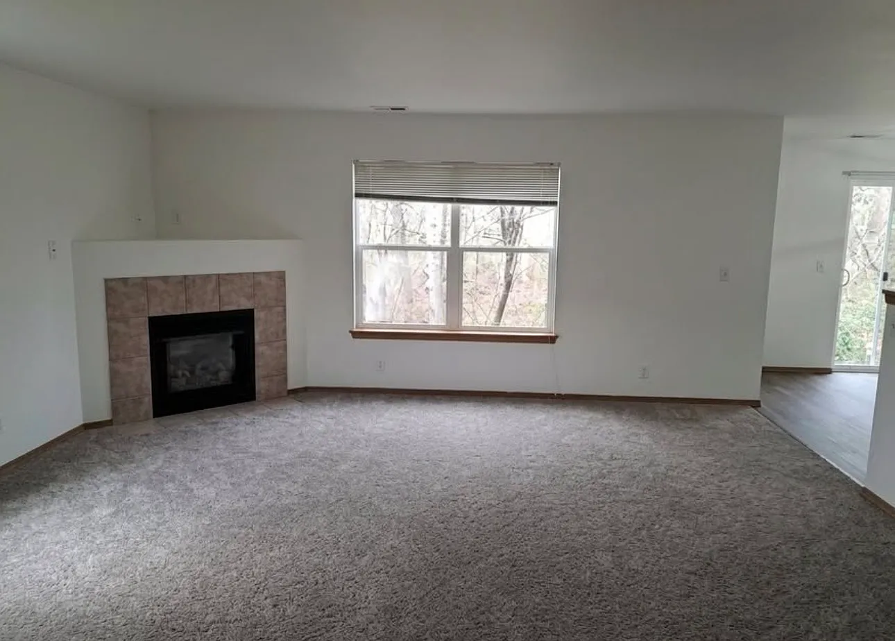 3 bed, 2284 sqft, $2,800 — Photo 2