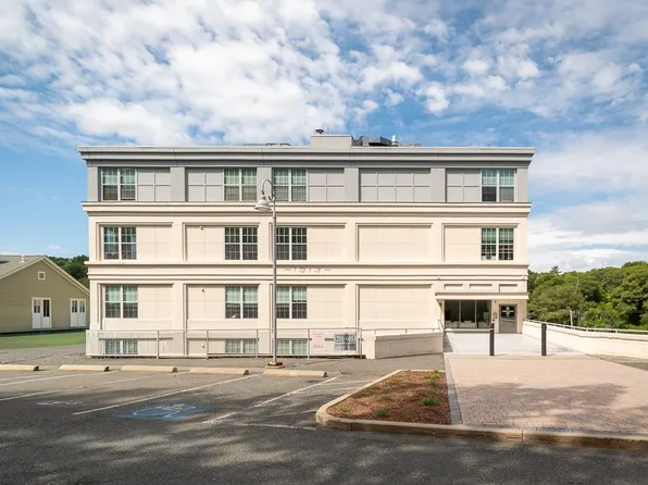 24 Cobblestone Ln Unit 401, Gloucester, MA 01930