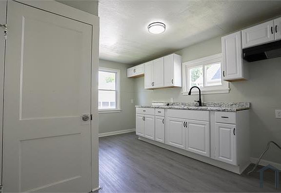 5th image of 3830 E 53rd St