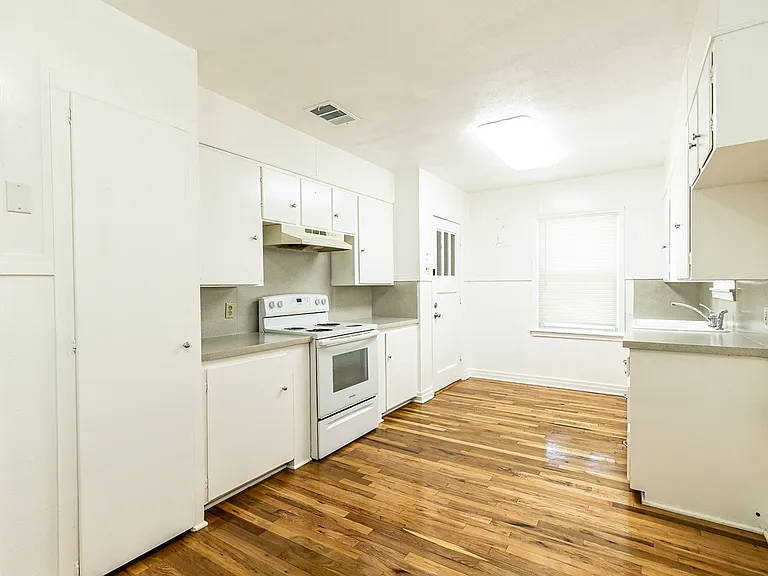 2405 30th St — Photo 15