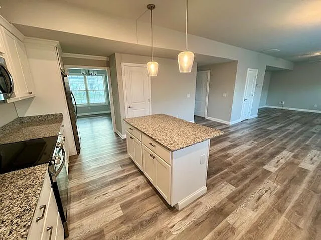 4 bed, 2.5 bath, 2150 sqft, $2,350 — Photo 4