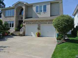 172 Ray St #2, Elmwood Park, NJ