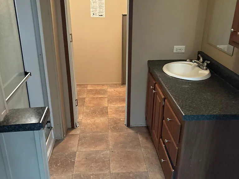 407 E Main St — Photo 11
