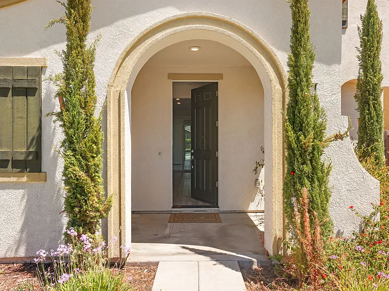 1457 W Woodward Ave — Photo 2