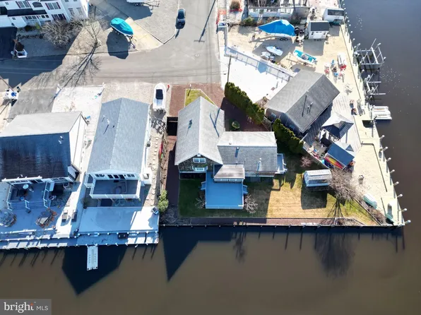910 Meadow Lark Dr, Lanoka Harbor, NJ 08734