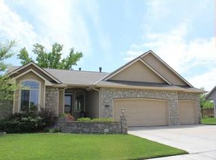 917 S Glenmoor St, Wichita, KS 67207