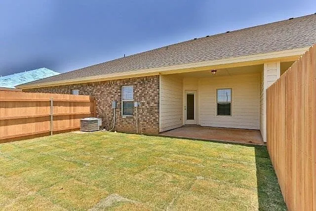 3 bed, 2.0 bath, 1424 sqft, $1,550 — Photo 2
