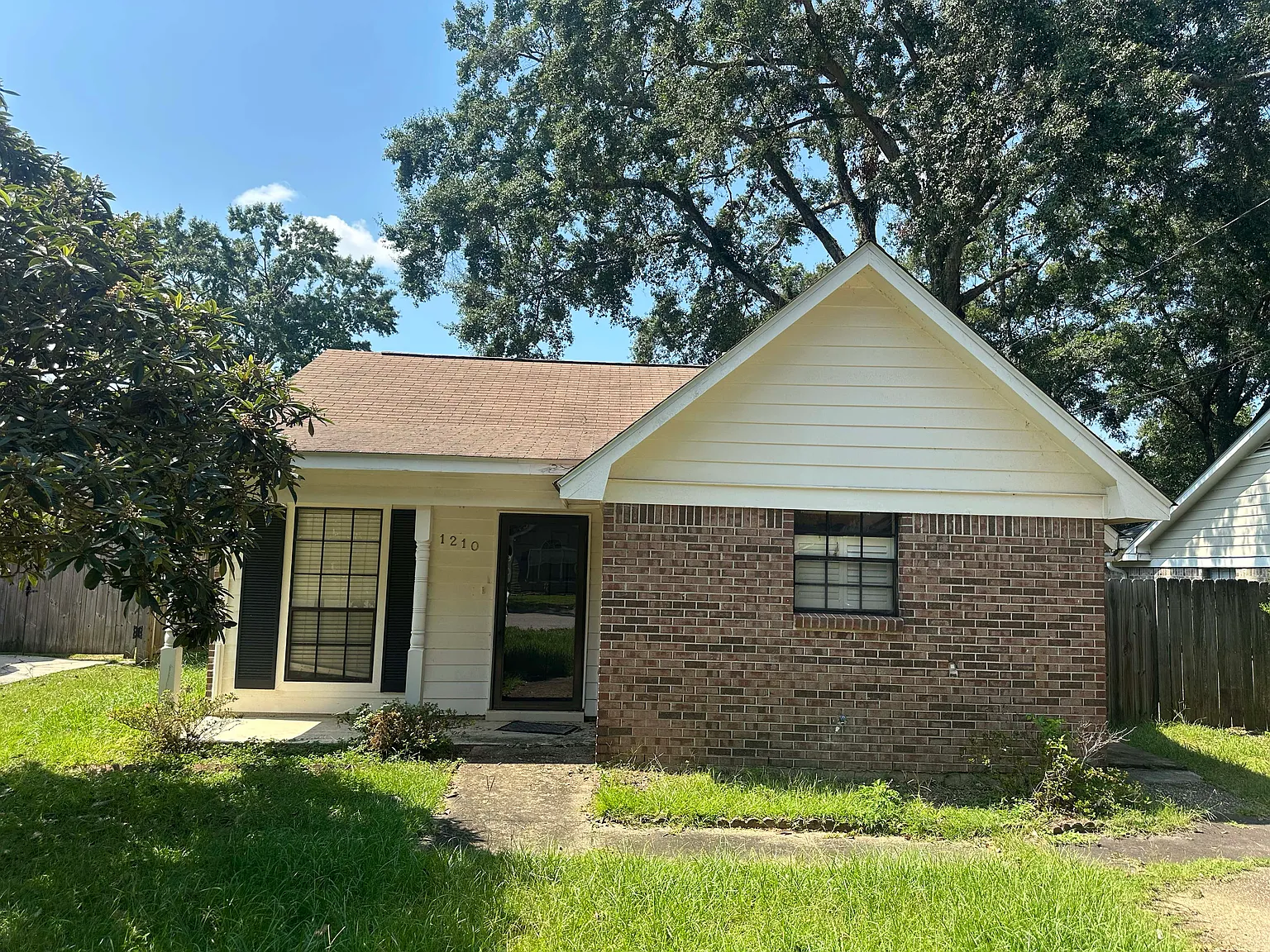 3 bed, 1.5 bath, 1151 sqft, $1,425 — Photo 1