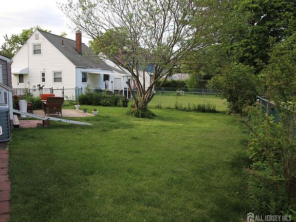 5th image of 1585 Barton Rd