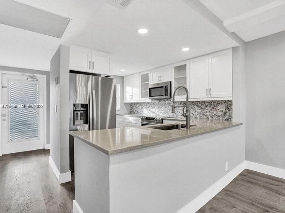 1st image of 9230 Lagoon Pl APT 114
