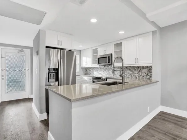 9230 Lagoon Pl APT 114, Davie, FL 33324