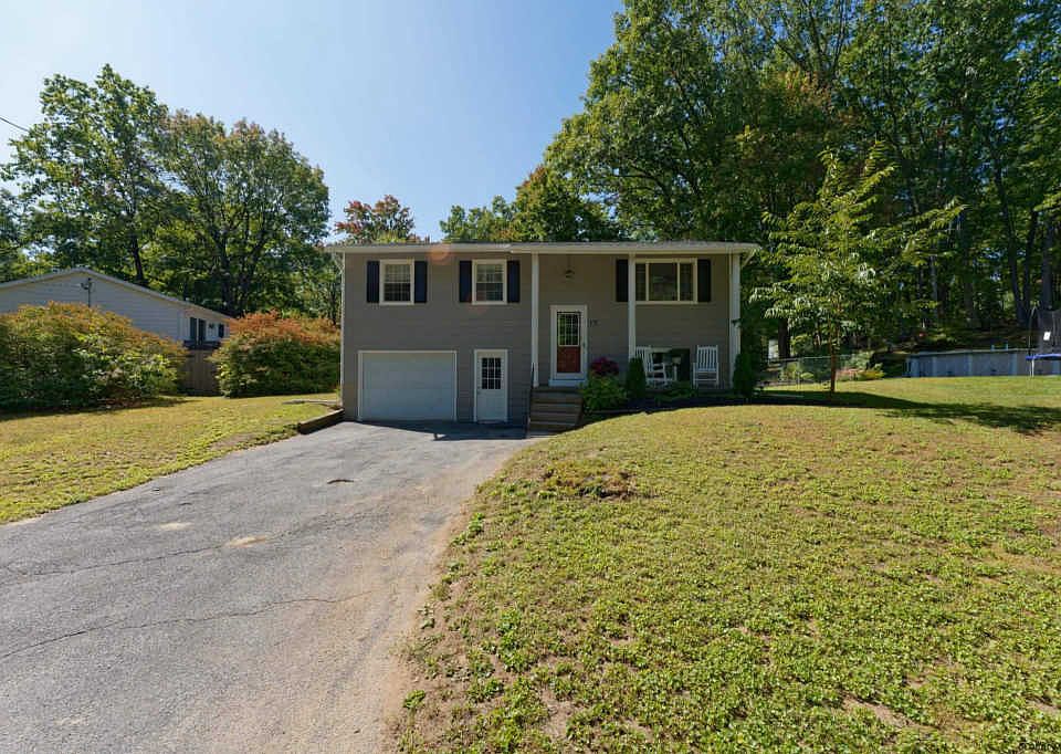 1st image of 17 Holly Dr