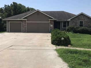 4932 NW Linwood Cir, Topeka, KS 66618