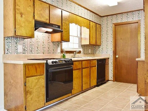 Kitchen (Wallpaper will be removed)