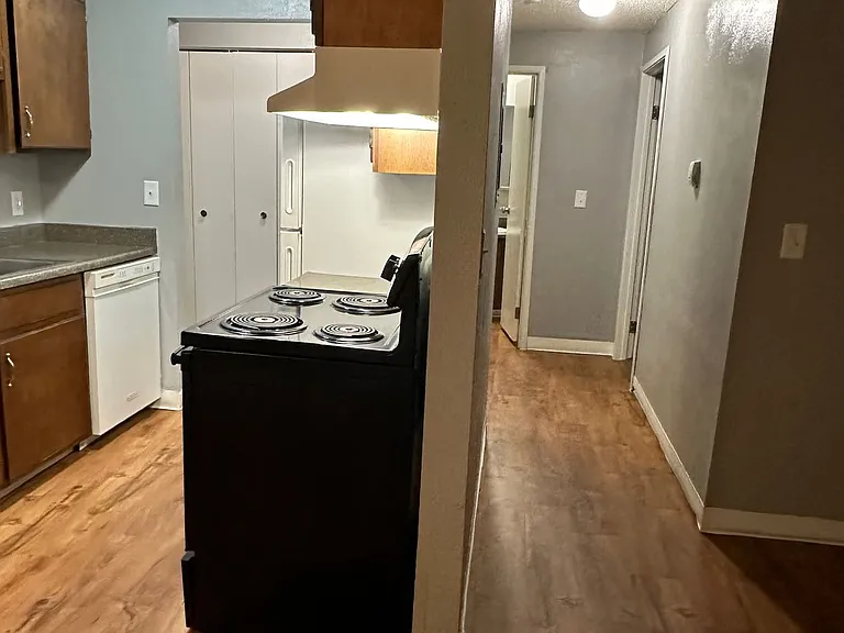 Prospect Pointe Apartments — Photo 25
