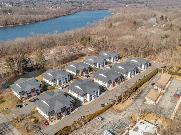 41 W Summit St APT 38, South Hadley, MA 01075