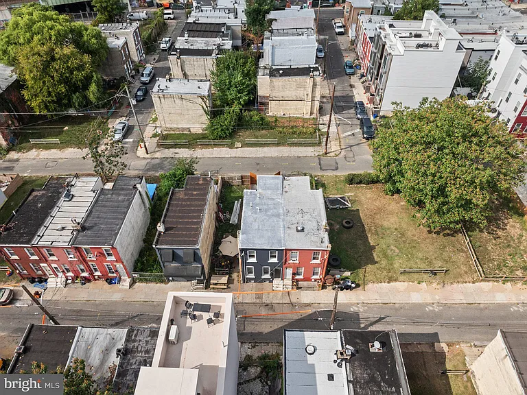 2142 N Percy St — Photo 32